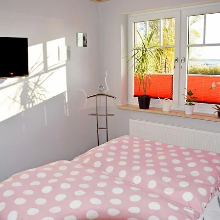 Апартаменты Ferienbungalow Mit Terrasse Und Seeblick In *